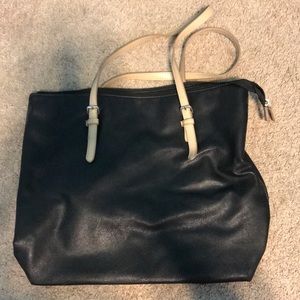 Medium, black tote purse.